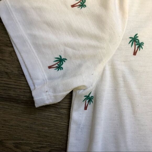 Forever 21 White T Shirt With Palm Trees, Size M - Picture 3 of 5